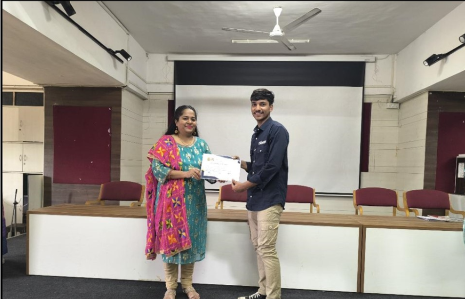 Himanshu Chaudhary wins Quiz