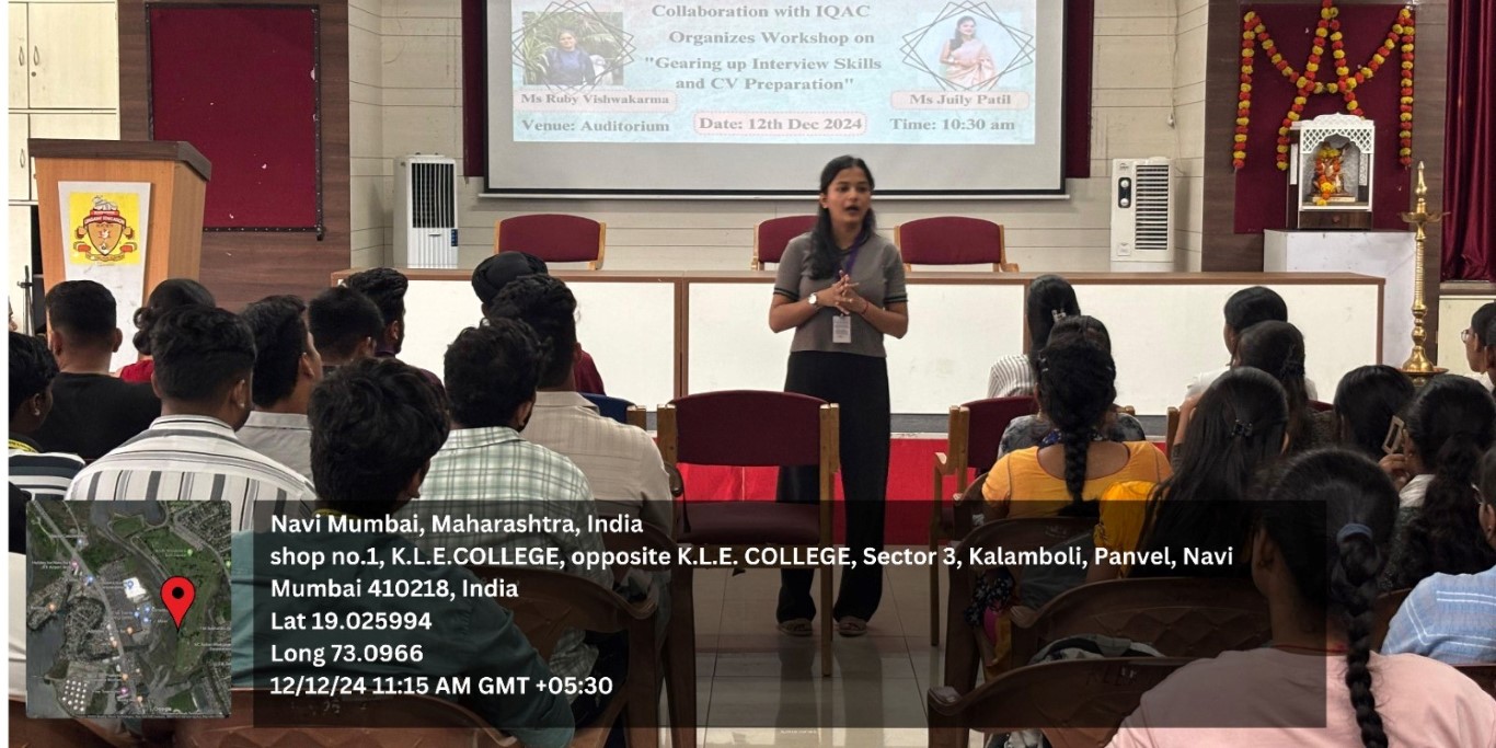 Resource Person Ms. Juily Patil explaining the nuances of CV Preparation