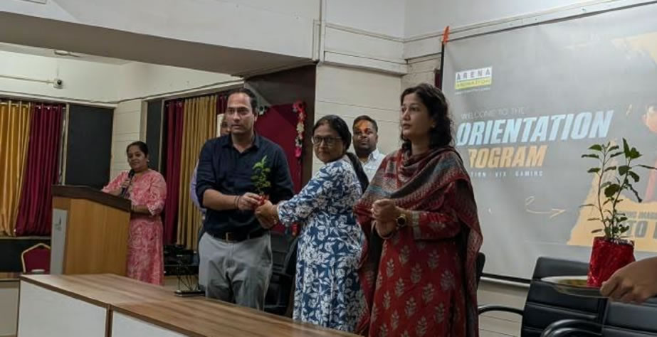 Asst. Prof. Rajashree Bhorkade felicitating Mr. Sachin Barthwal Regional Academic Head at Aptech in appreciation of his support for the session